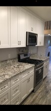 2205 Pacific Ave, Unit 302 in Costa Mesa, CA - Building Photo - Building Photo
