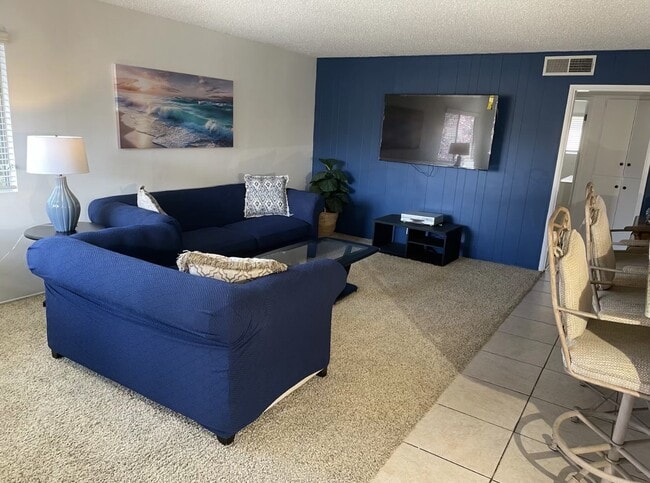 5908 Stockdale Hwy in Bakersfield, CA - Building Photo - Building Photo