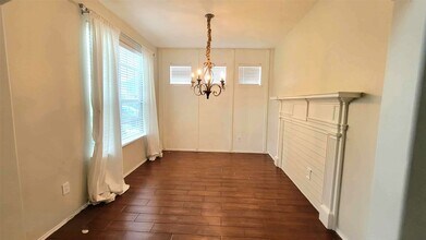 2105 Kingwood Dr in Deer Park, TX - Building Photo - Building Photo