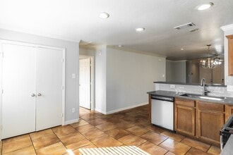 12907 Regalshire Ct in Houston, TX - Foto de edificio - Building Photo