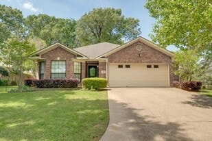 101 Settlers Ct in Palestine, TX - Building Photo