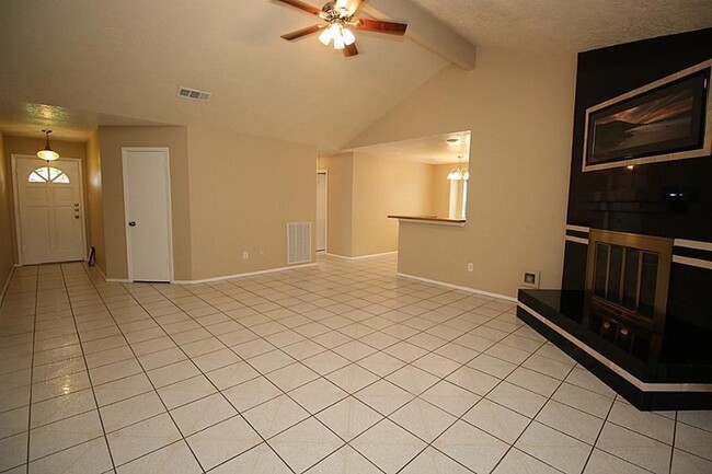 3873 Pecan Cir in La Porte, TX - Foto de edificio - Building Photo