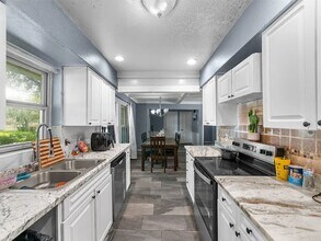 2405 Summit Dr in Irving, TX - Building Photo - Building Photo