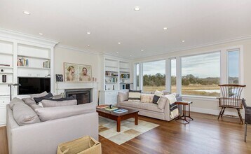 21 Old Stone Hwy in East Hampton, NY - Building Photo - Building Photo