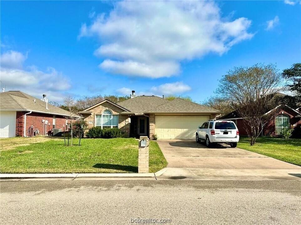 3605 Vienna Dr in College Station, TX - Building Photo