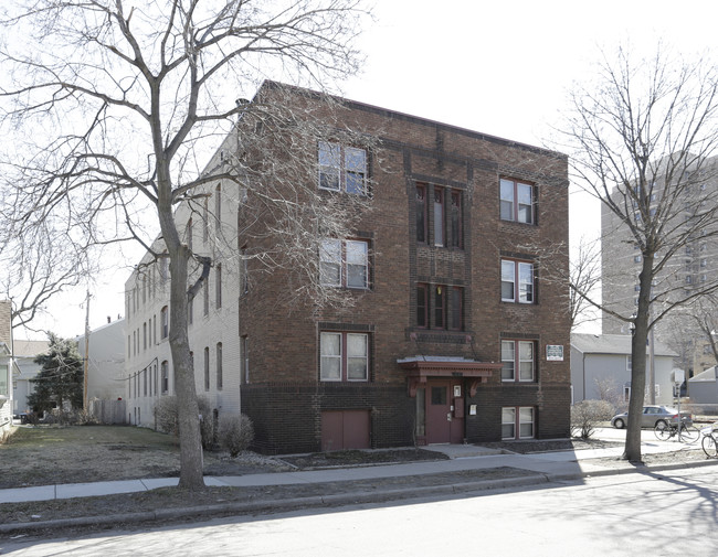 1831 Clinton Ave in Minneapolis, MN - Building Photo - Building Photo