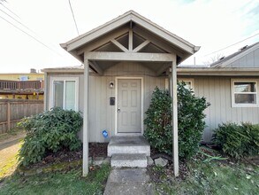 10434 NE Wygant St in Portland, OR - Building Photo - Building Photo