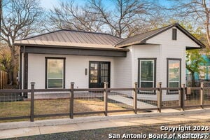 property at 1219 N Olive St