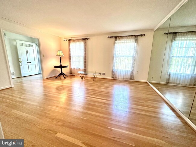 11903 Henry Fleet Dr in Potomac, MD - Building Photo - Building Photo