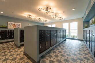 1690 North Loop in Houston, TX - Building Photo - Building Photo