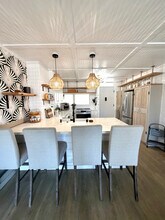 2421 Ala Wai Blvd in Honolulu, HI - Foto de edificio - Building Photo