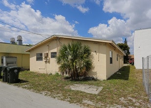 3256 NE 11th Ave in Fort Lauderdale, FL - Foto de edificio - Building Photo