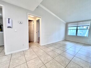 7168 Southgate Blvd in Tamarac, FL - Building Photo - Building Photo