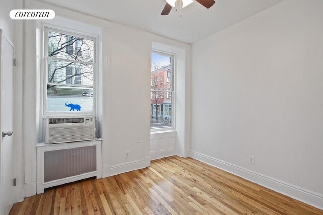 56 Perry St in New York, NY - Foto de edificio - Building Photo
