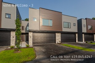 4056 N McCord Rd in Sylvania, OH - Building Photo