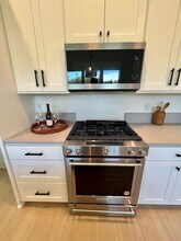 107 Golf Vw Dr in Eagle Point, OR - Building Photo - Building Photo