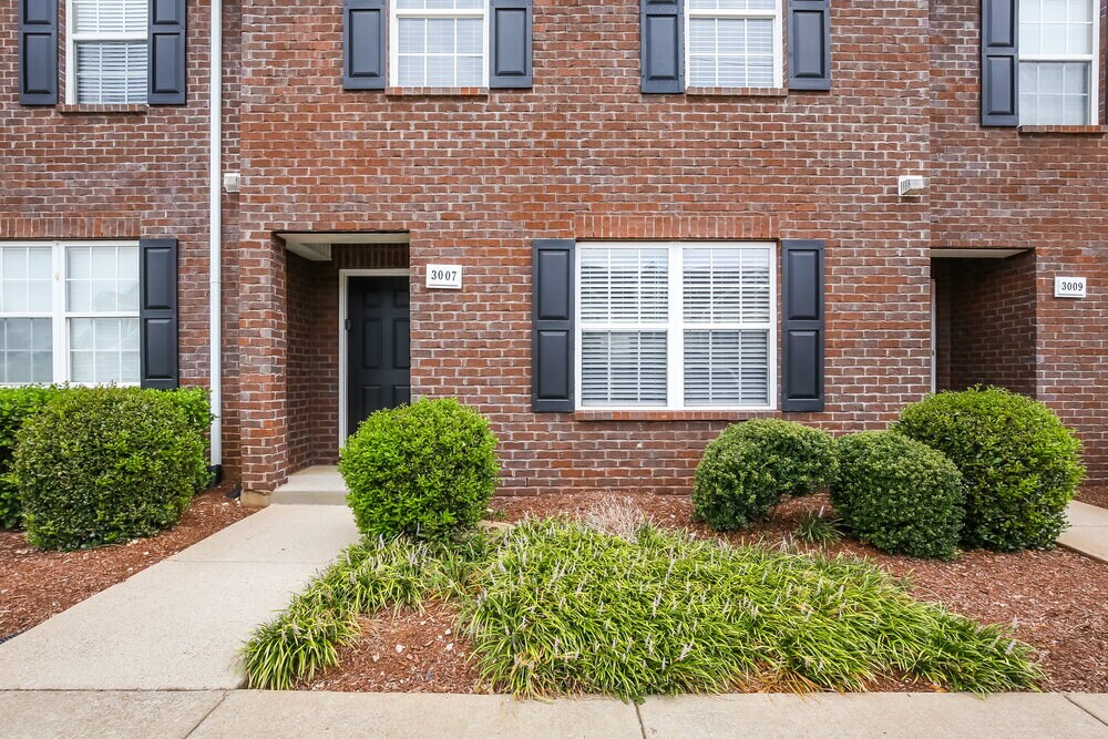 3007 RG Buchanan Dr in La Vergne, TN - Building Photo