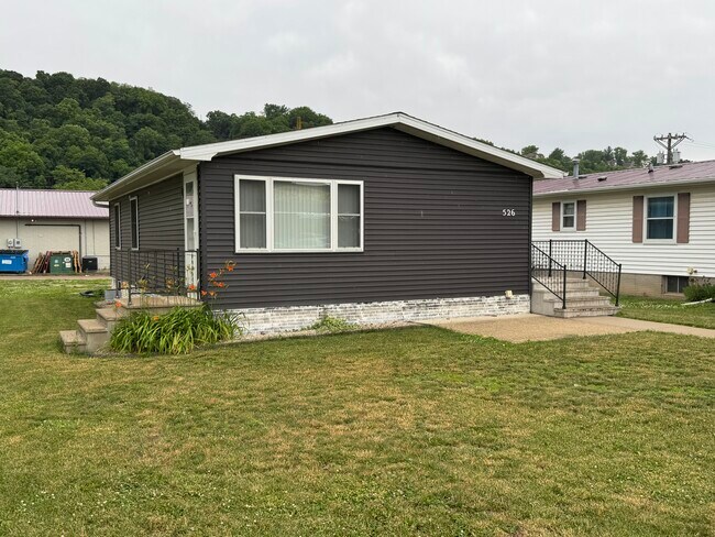 526 S 4th St in Guttenberg, IA - Building Photo - Building Photo