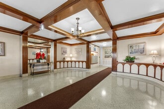 30 Lenox Rd, Unit 2 in Rockville Centre, NY - Building Photo - Building Photo