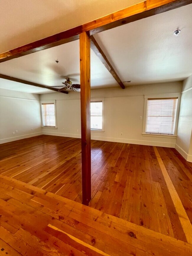 1033 NW Bond St-Unit -Ste 230 in Bend, OR - Building Photo - Building Photo