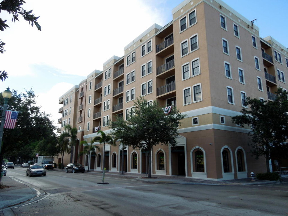 511 Lucerne Ave-Unit -405 in Lake Worth, FL - Foto de edificio