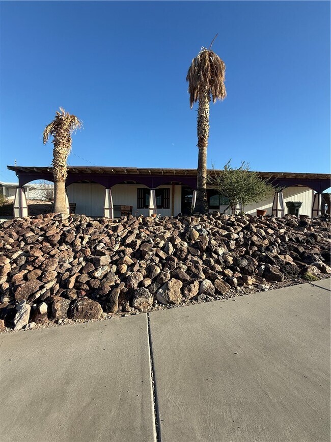 4060 La Mesa Rd in Bullhead City, AZ - Building Photo - Building Photo