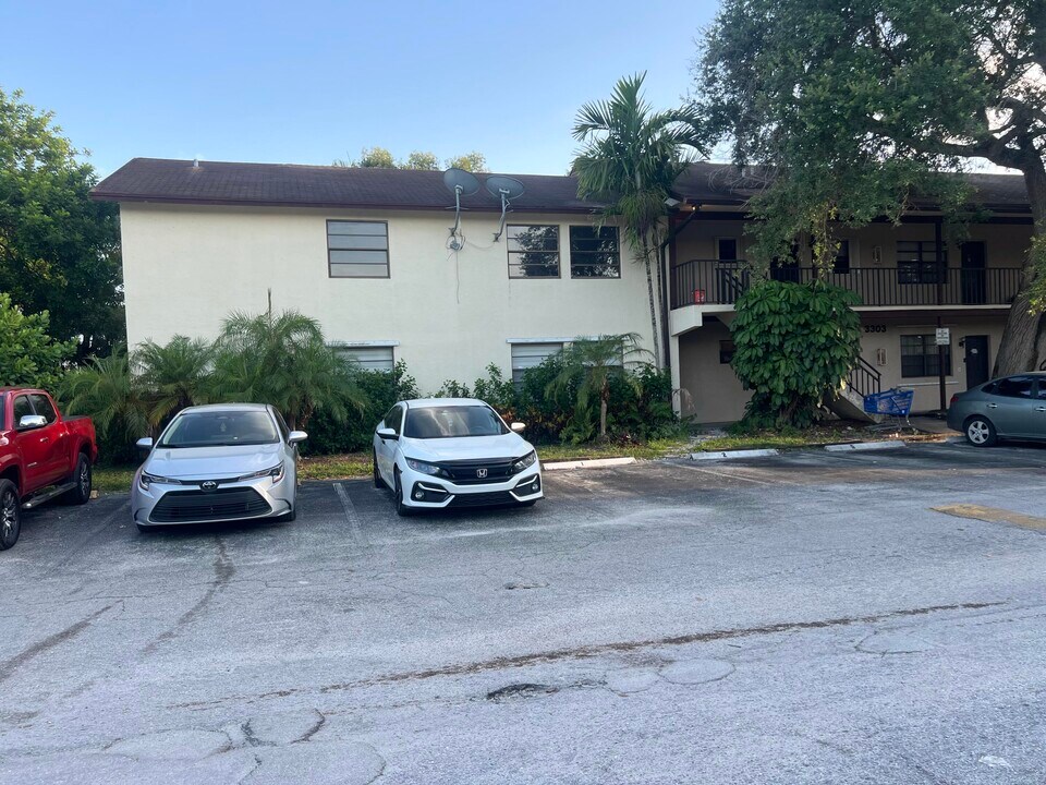 3303 Kirk Rd in Lake Worth Beach, FL - Building Photo