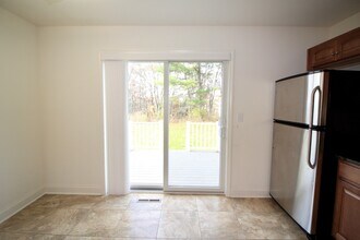 14 Stone Crest Dr in Mechanicville, NY - Building Photo - Building Photo