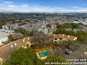 8642 Fredericksburg Rd in San Antonio, TX - Building Photo - Building Photo