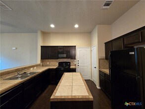 697 Creekside Cir in New Braunfels, TX - Building Photo - Building Photo