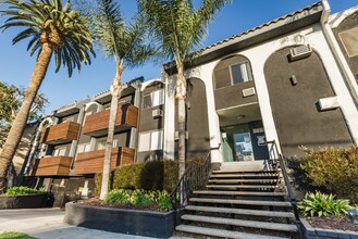 4444 Ensign Avenue in West Toluca Lake, CA - Building Photo - Building Photo