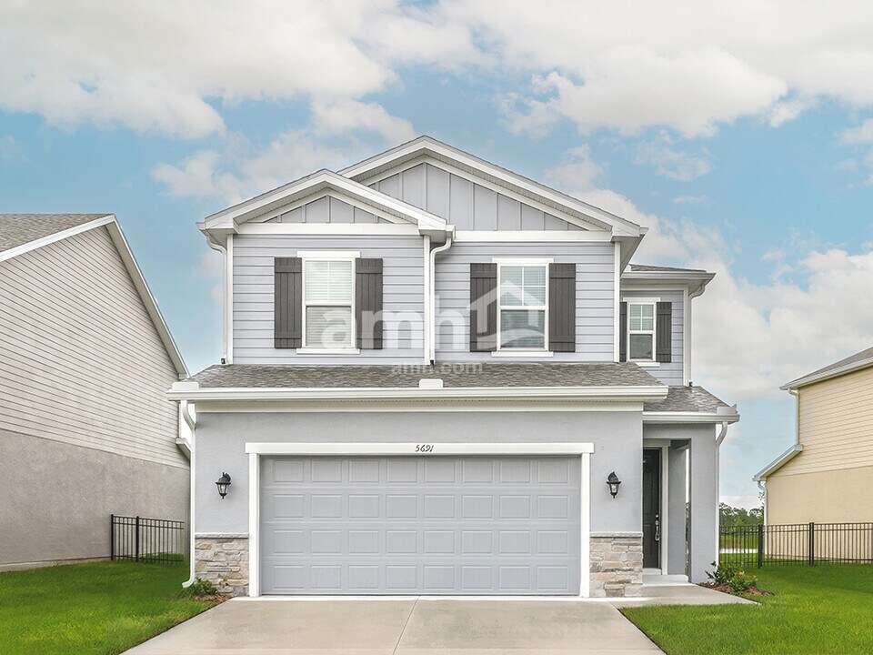 5702 Oesterle Rd in St. Cloud, FL - Foto de edificio