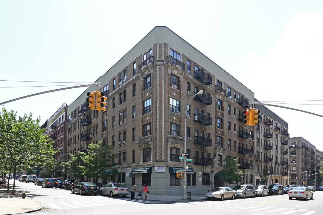 66-72 Fort Washington Avenue in New York, NY - Foto de edificio