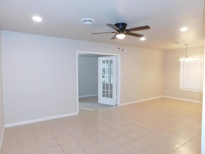 1303 Briarcliff Blvd in Austin, TX - Foto de edificio - Building Photo