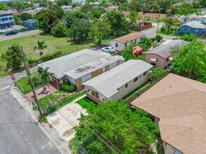 805 NW 3rd Terrace in Hallandale Beach, FL - Building Photo - Building Photo