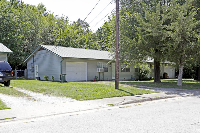 841-905 W 12th St in Fayetteville, AR - Foto de edificio - Building Photo