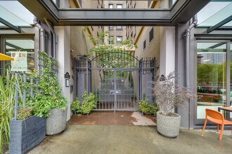 Washington Plaza Apartments in Portland, OR - Foto de edificio - Building Photo