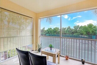 6300 Aragon Way, Unit Apt. 207 in Ft. Myers, FL - Foto de edificio - Building Photo
