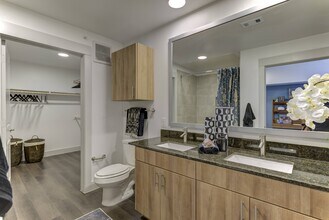 Alexan Rivercrest in Austin, TX - Foto de edificio - Building Photo
