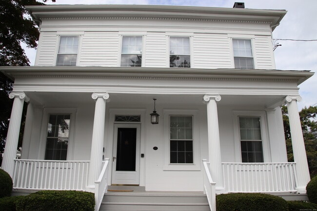 130 W River St in Milford, CT - Building Photo - Building Photo