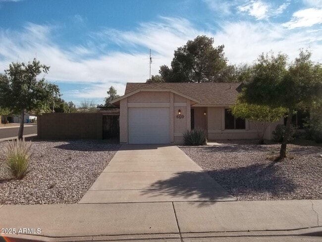 property at 3233 W Mohawk Ln