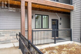 12 Beausoleil Ln in Blue Mountains, ON - Building Photo - Building Photo