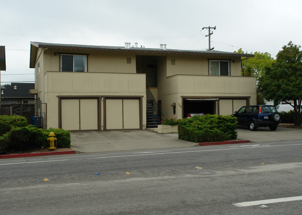 7440 Rainbow Dr in Cupertino, CA - Building Photo