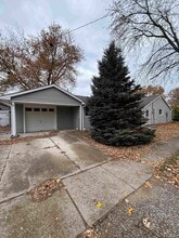 511 Charles St in Point Edward, ON - Building Photo - Building Photo