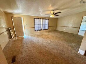 317 E 7th St in Burkburnett, TX - Building Photo - Building Photo