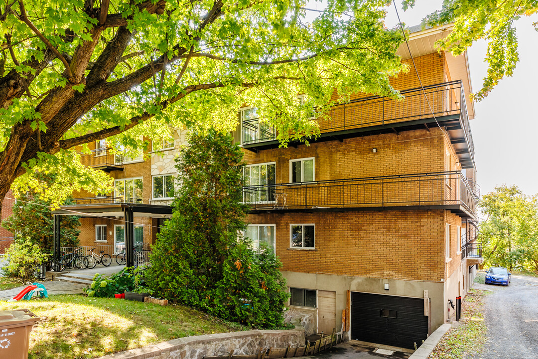 2090 Grand Blvd in Montréal, QC - Building Photo