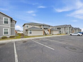 6405 Chapel Hill Blvd in Pasco, WA - Foto de edificio - Building Photo