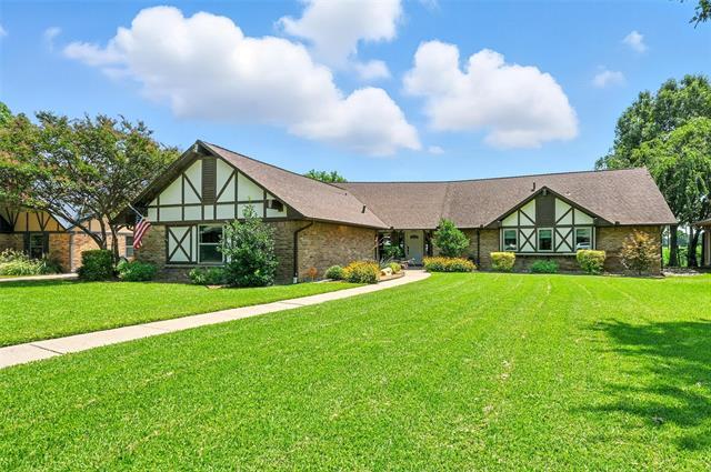 1112 Meadow Crest Ln in Mansfield, TX - Building Photo