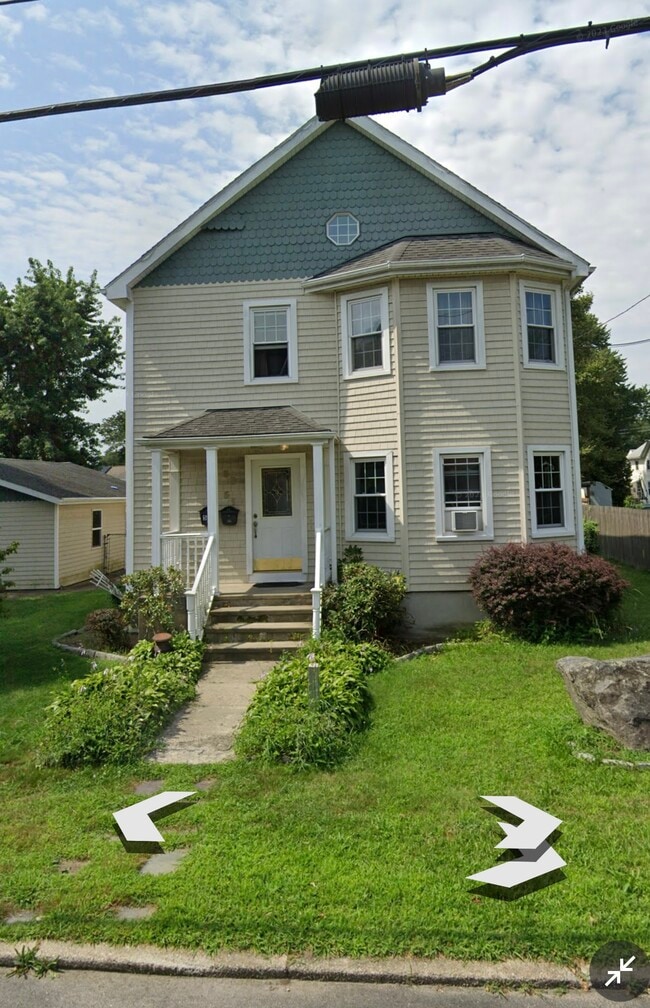 53 Pettaconsett Ave in Warwick, RI - Building Photo - Building Photo