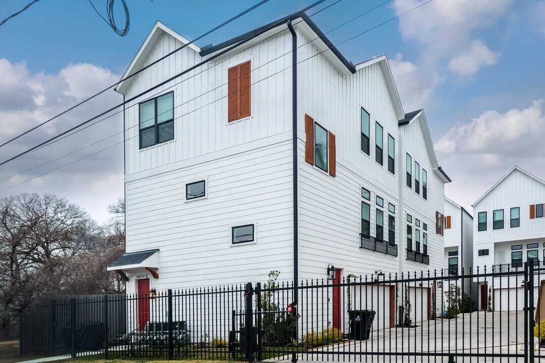 Martin Street Court in Houston, TX - Foto de edificio